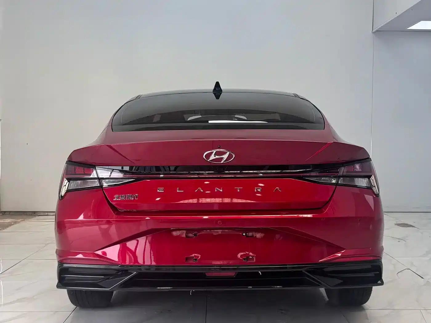 Hyundai Elantra 2022 1.5L CVT LUX Premium Edition — миниатюра 5