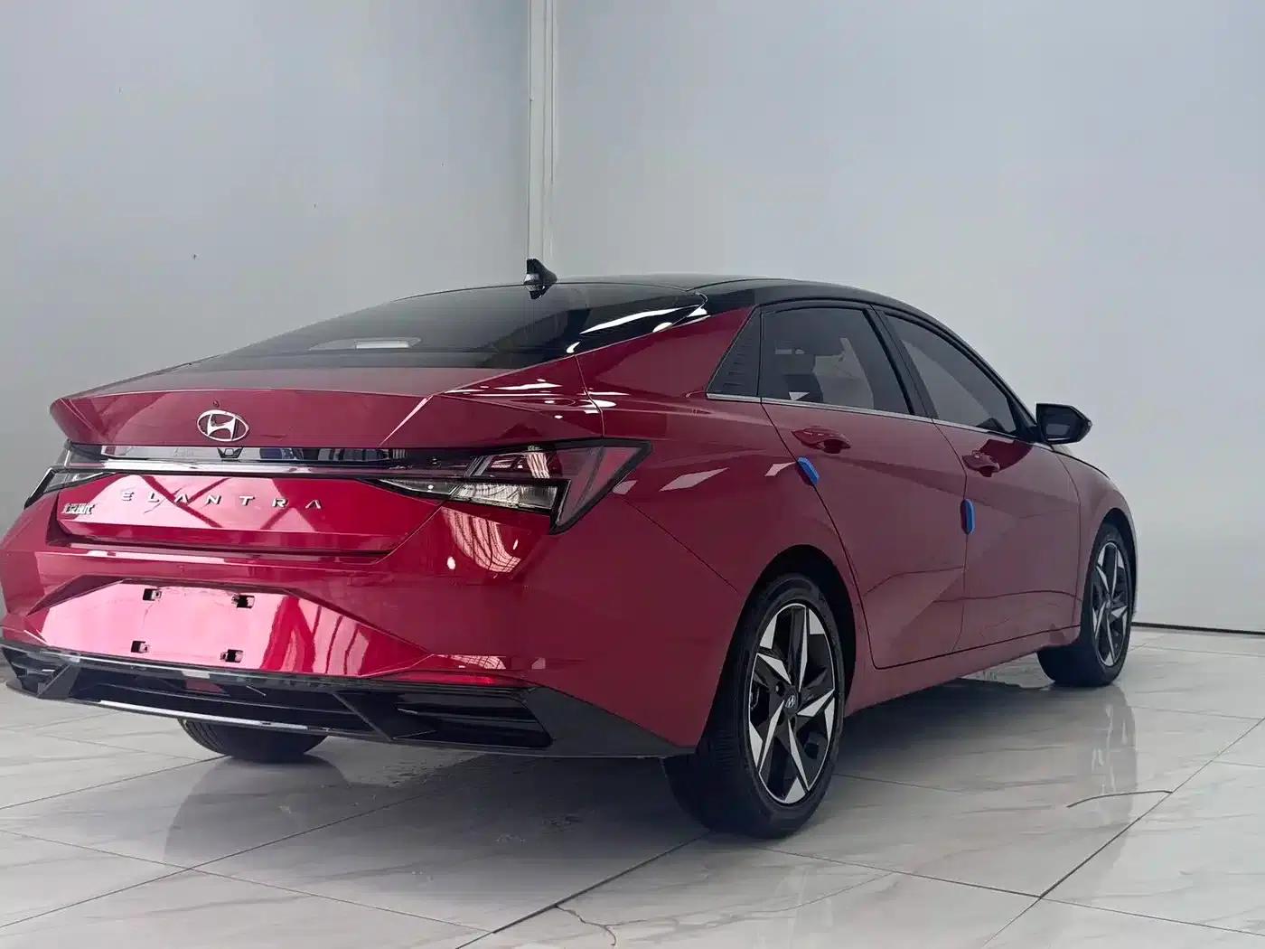 Hyundai Elantra 2022 1.5L CVT LUX Premium Edition — миниатюра 6
