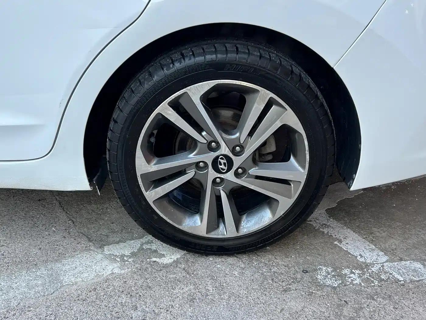 Hyundai Elantra 2016 1.6L Automatic Smart Elite Edition — миниатюра 15