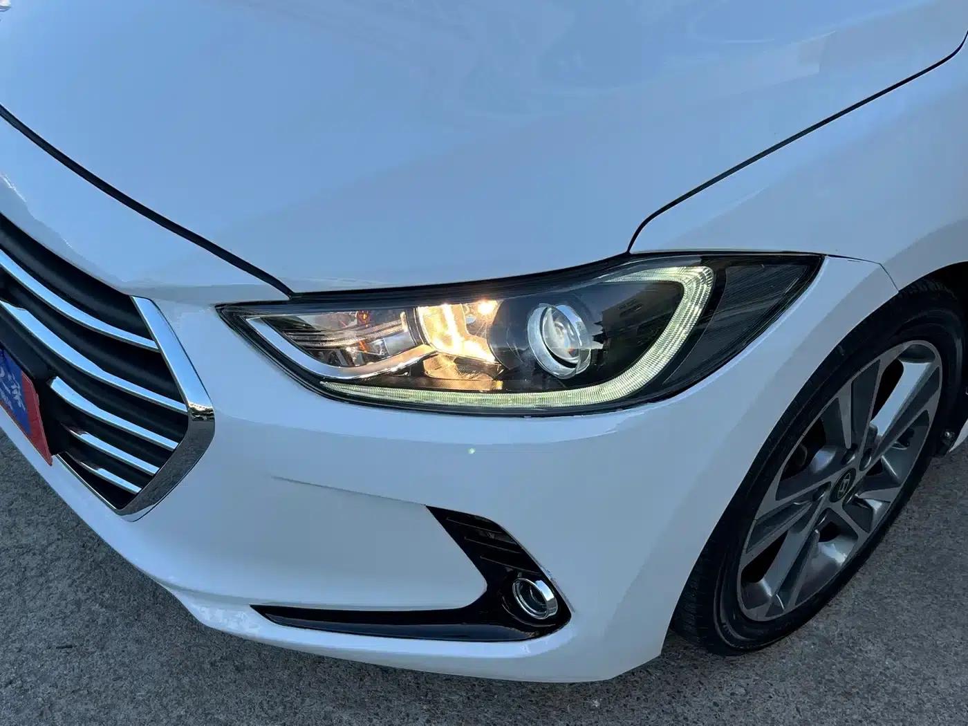 Hyundai Elantra 2016 1.6L Automatic Smart Elite Edition — миниатюра 16
