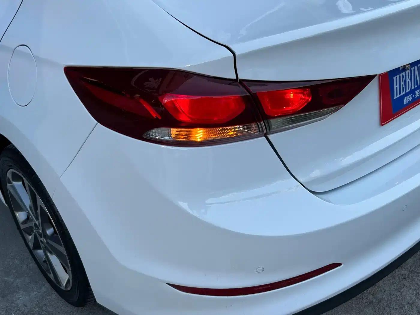 Hyundai Elantra 2016 1.6L Automatic Smart Elite Edition — миниатюра 21