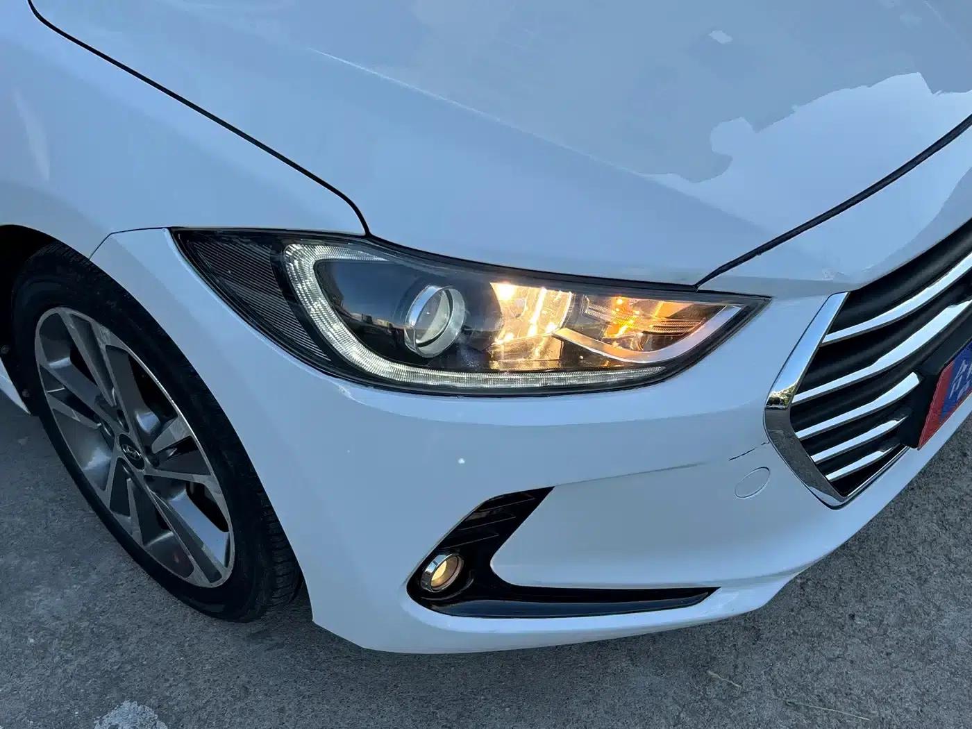 Hyundai Elantra 2016 1.6L Automatic Smart Elite Edition — миниатюра 27