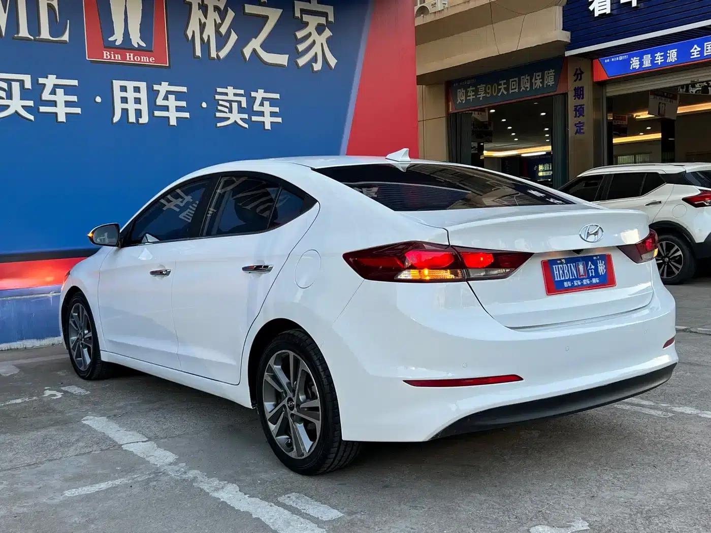 Hyundai Elantra 2016 1.6L Automatic Smart Elite Edition — миниатюра 7