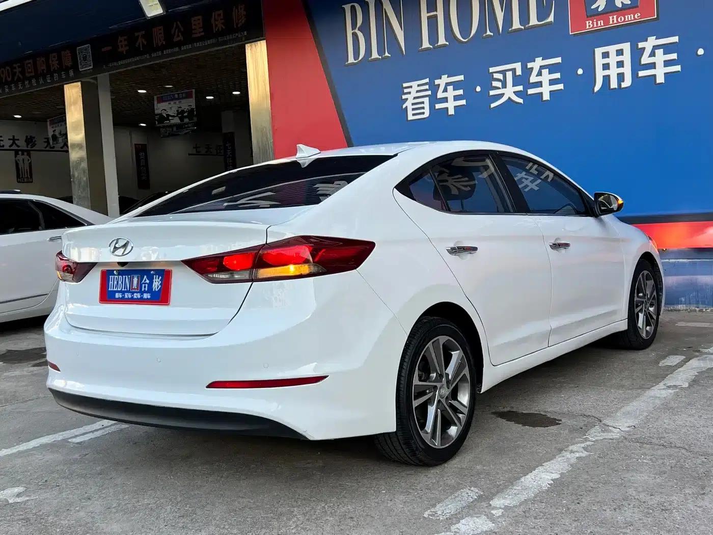 Hyundai Elantra 2016 1.6L Automatic Smart Elite Edition — миниатюра 9