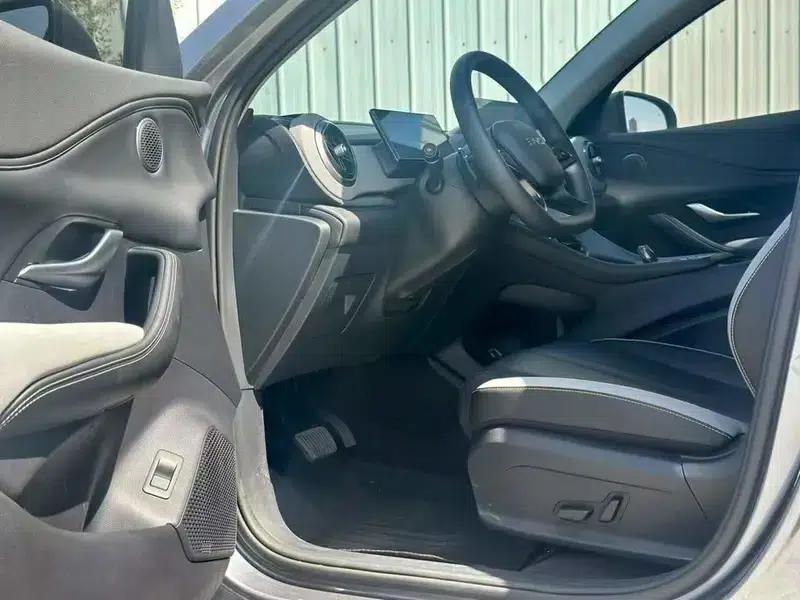 Hiace 05DM 2025 Smart Driving Edition DM-i 115KM Deluxe — миниатюра 8