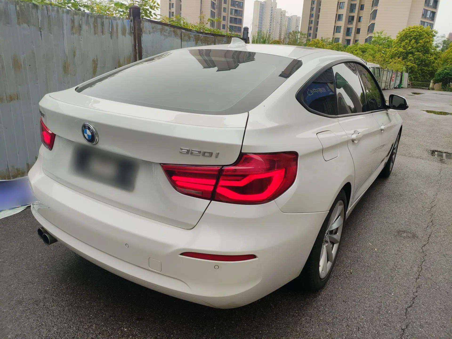 BMW 3 Series GT 2018 320i Sport Edition — миниатюра 4