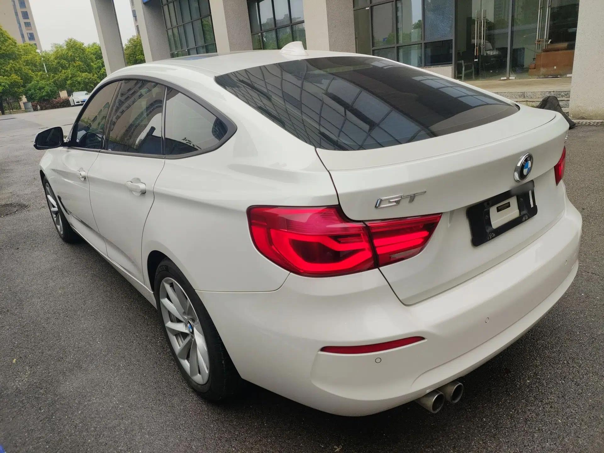 BMW 3 Series GT 2018 320i Sport Edition — миниатюра 8