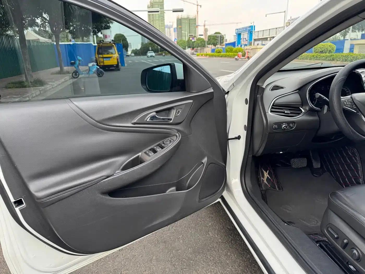 2017 Chevrolet Malibu XL 1.5T Automatic Elite Edition — миниатюра 9