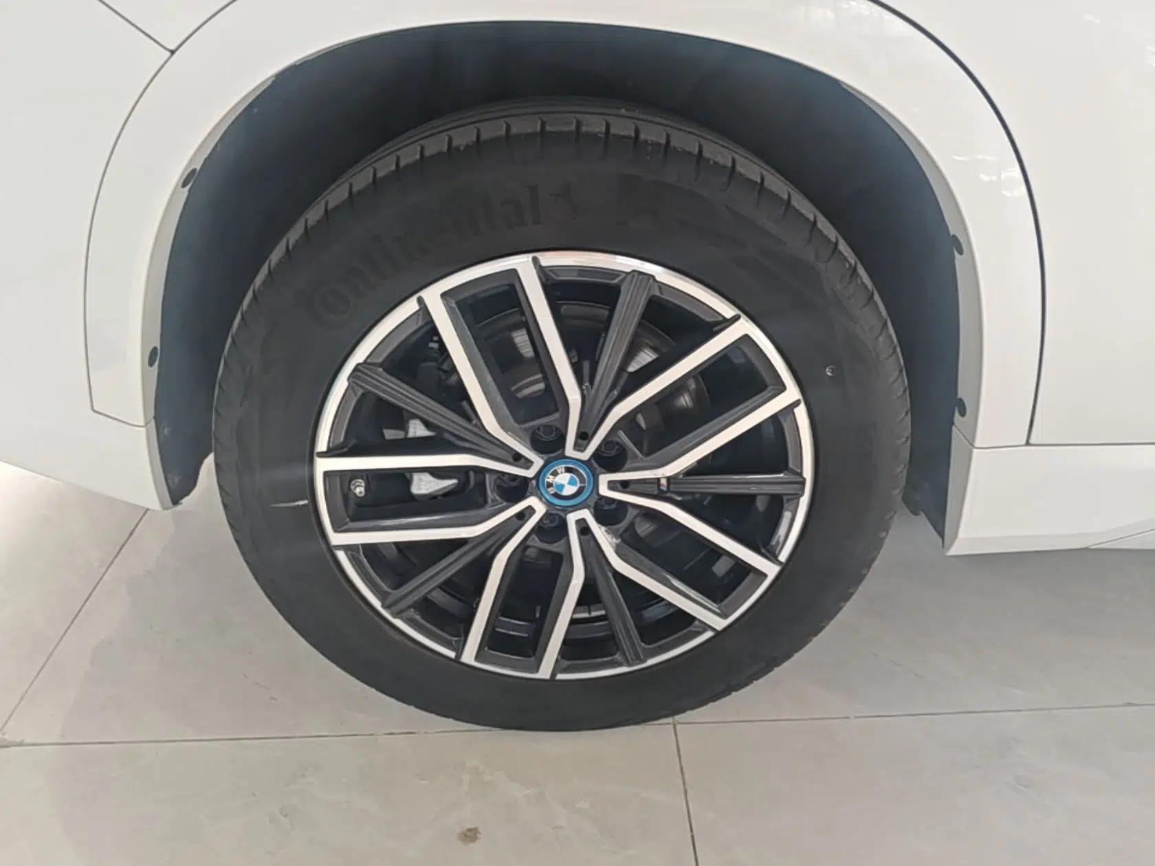 BMW iX1 2023 eDrive25L M Sport Package — миниатюра 11