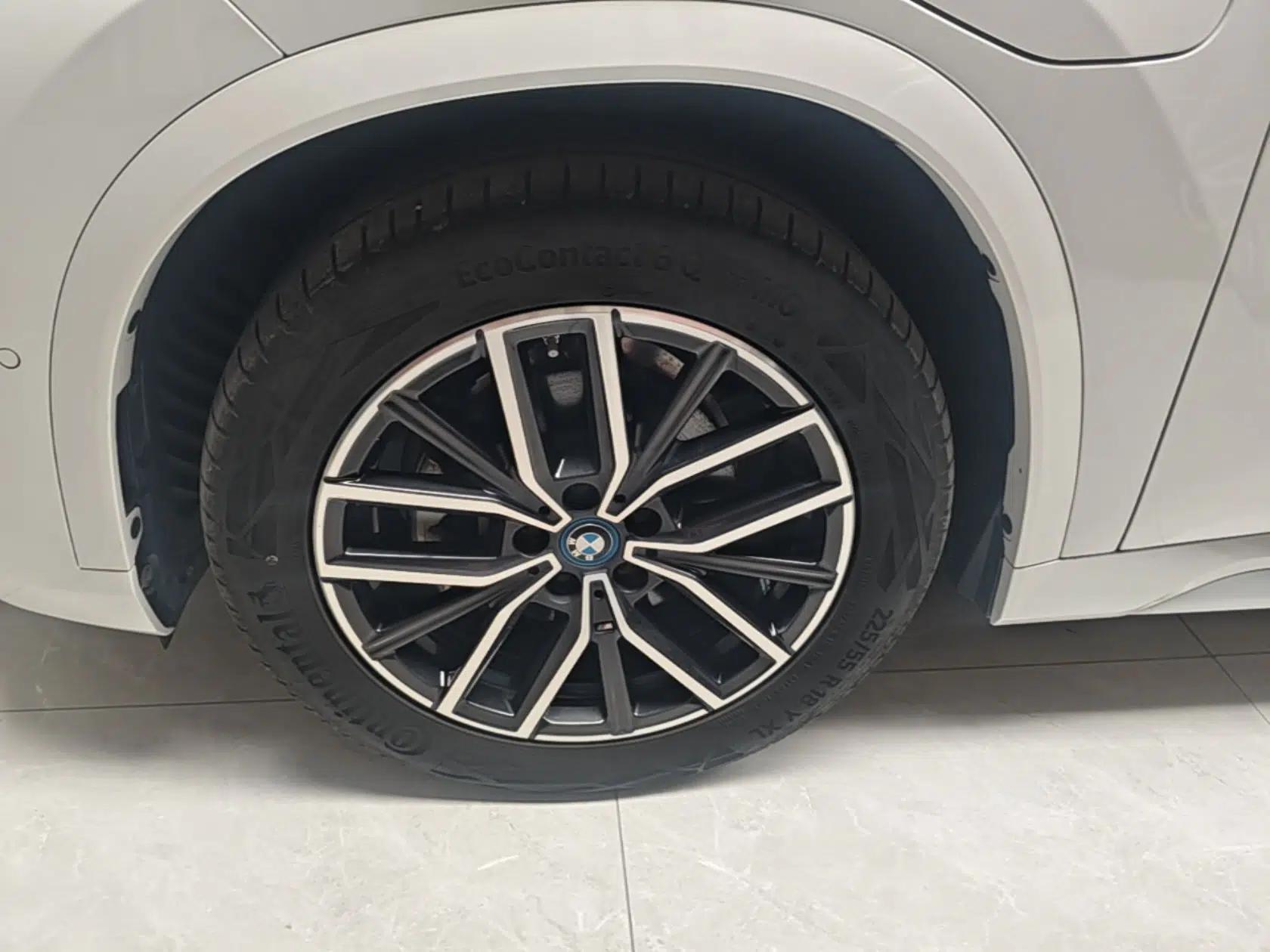 BMW iX1 2023 eDrive25L M Sport Package — миниатюра 10
