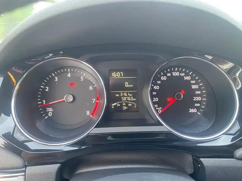 2018 Volkswagen Sagitar 1.6L Manual Comfort Edition — миниатюра 8
