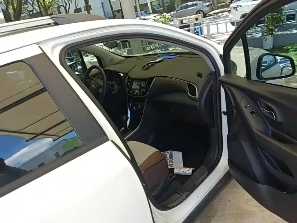 Chevrolet Trax 2018 330T Automatic 2WD Elite — миниатюра 11