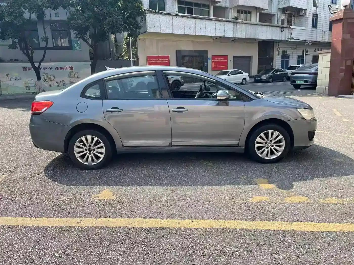 Citroën C4 2013 Sedan 1.6L Manual Premium Edition — миниатюра 4