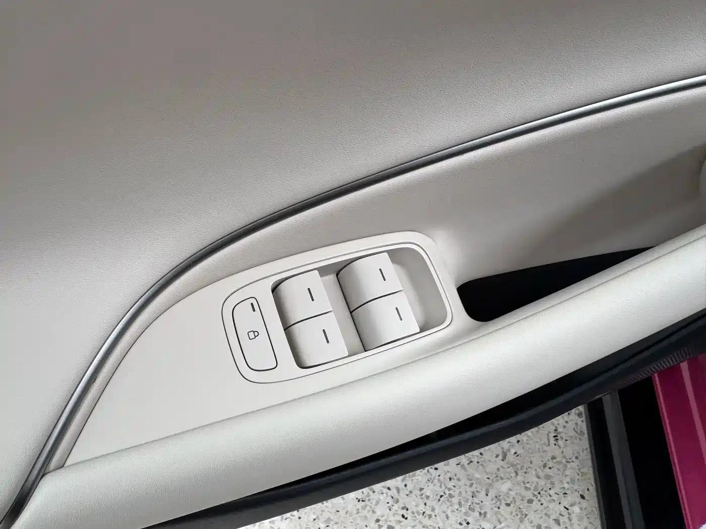 Xiaomi SU7 2024 Rear-Wheel Drive Long Range Advanced Intelligent Driving Pro Edition — миниатюра 34