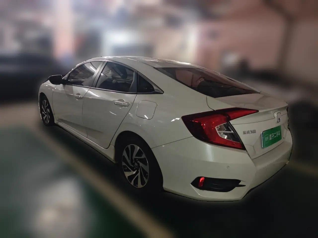 Honda Civic 2016 220TURBO CVT Luxury Edition — миниатюра 4