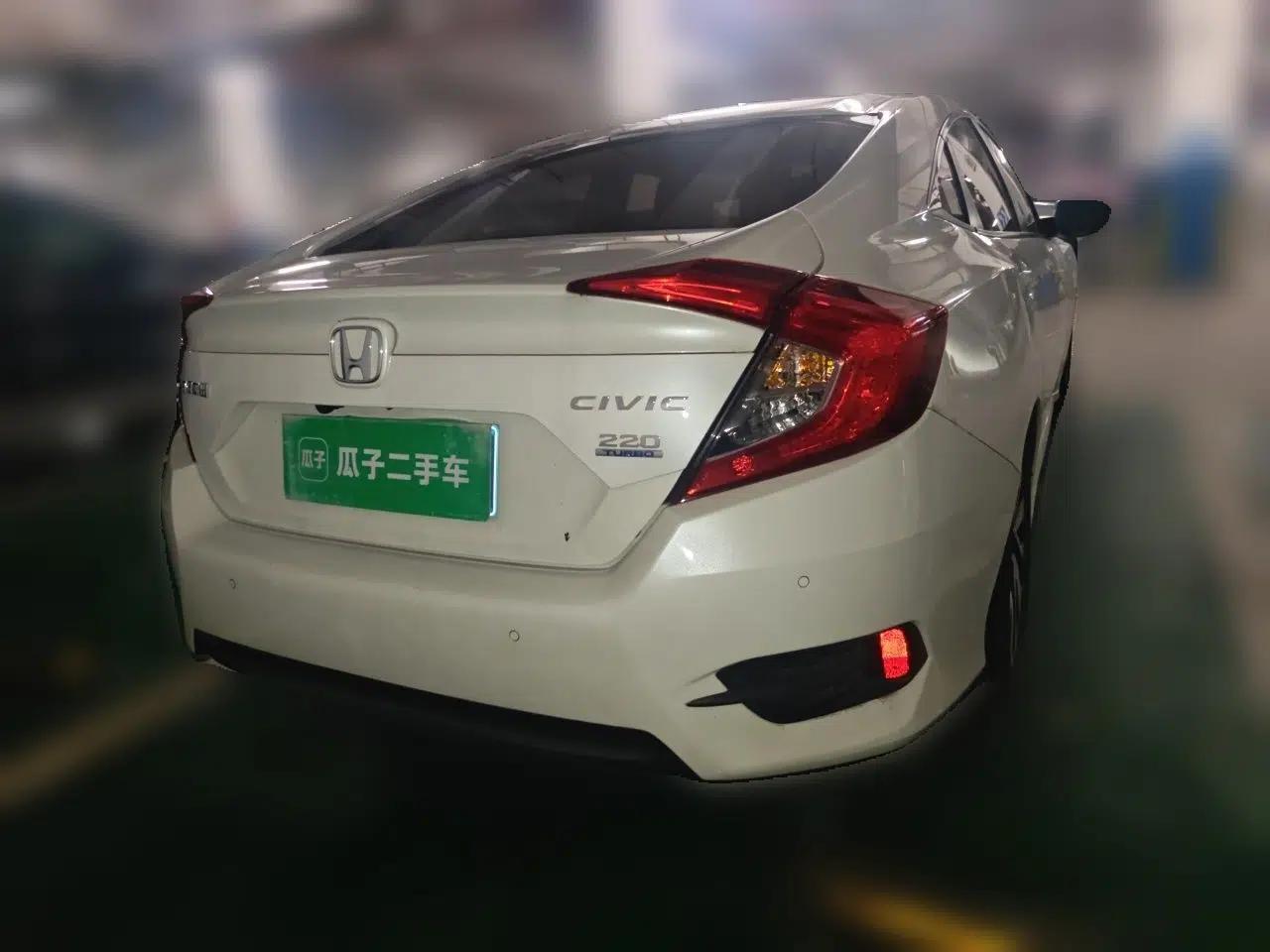 Honda Civic 2016 220TURBO CVT Luxury Edition — миниатюра 5