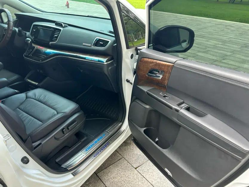 Honda Odyssey 2017 2.4L Smart Edition — миниатюра 17