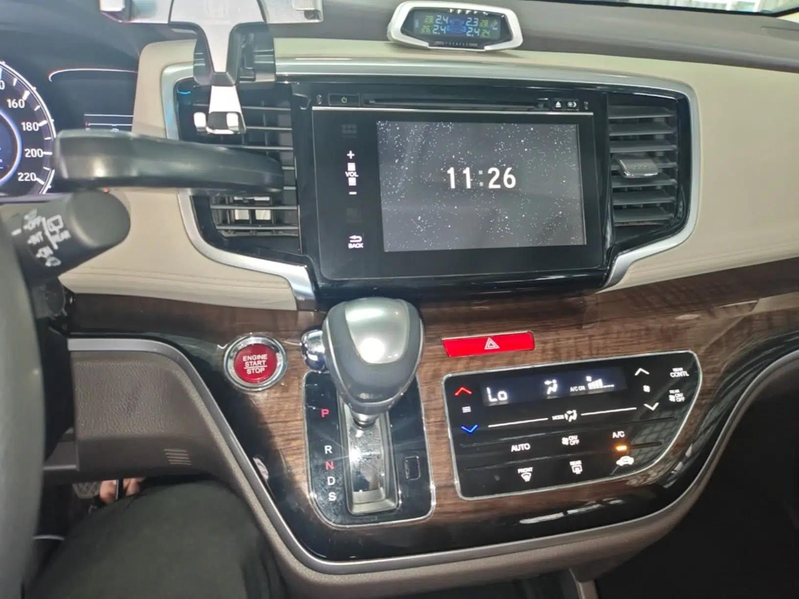 Honda Odyssey 2017 2.4L Luxury Edition — миниатюра 15