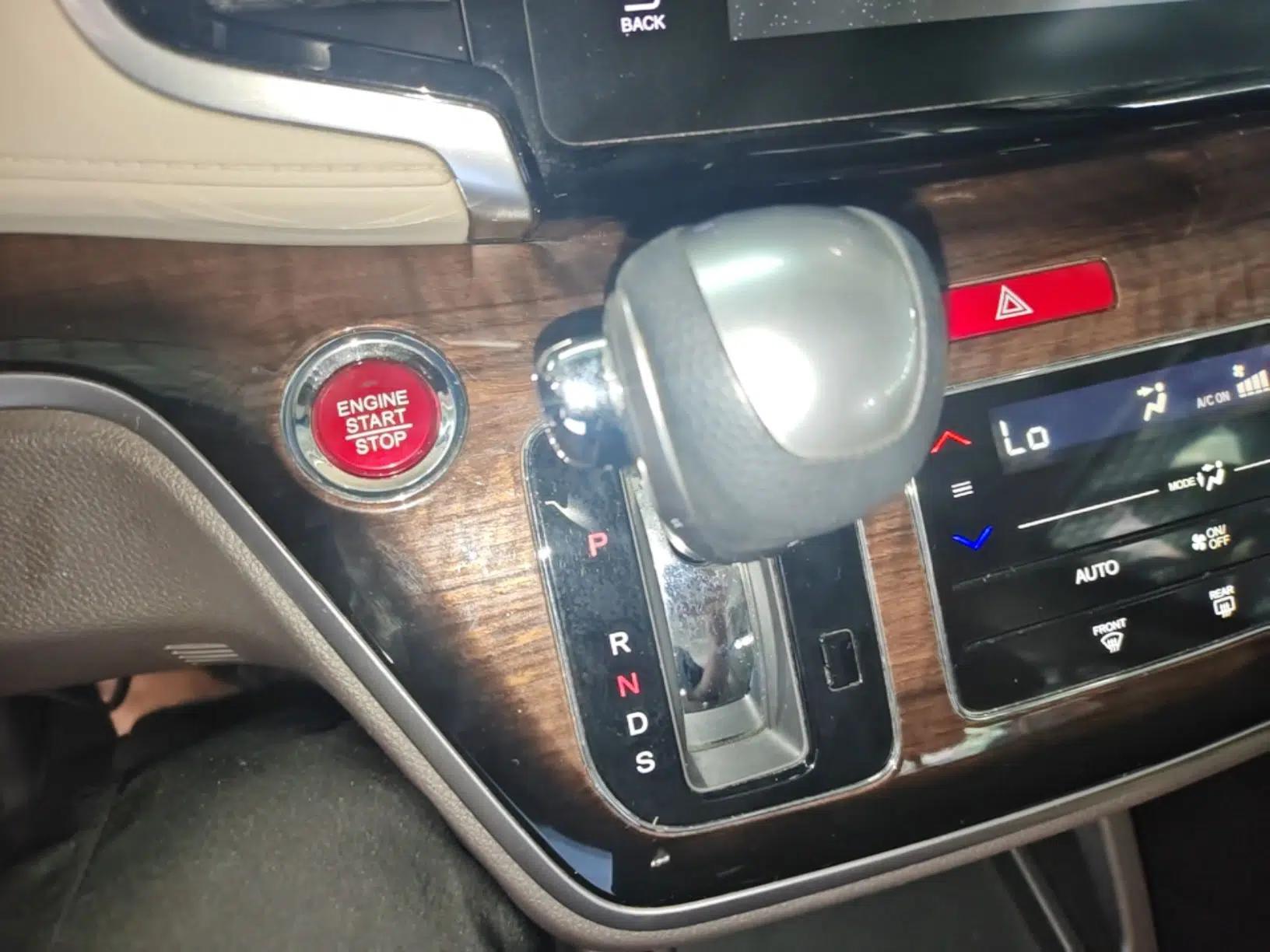 Honda Odyssey 2017 2.4L Luxury Edition — миниатюра 16
