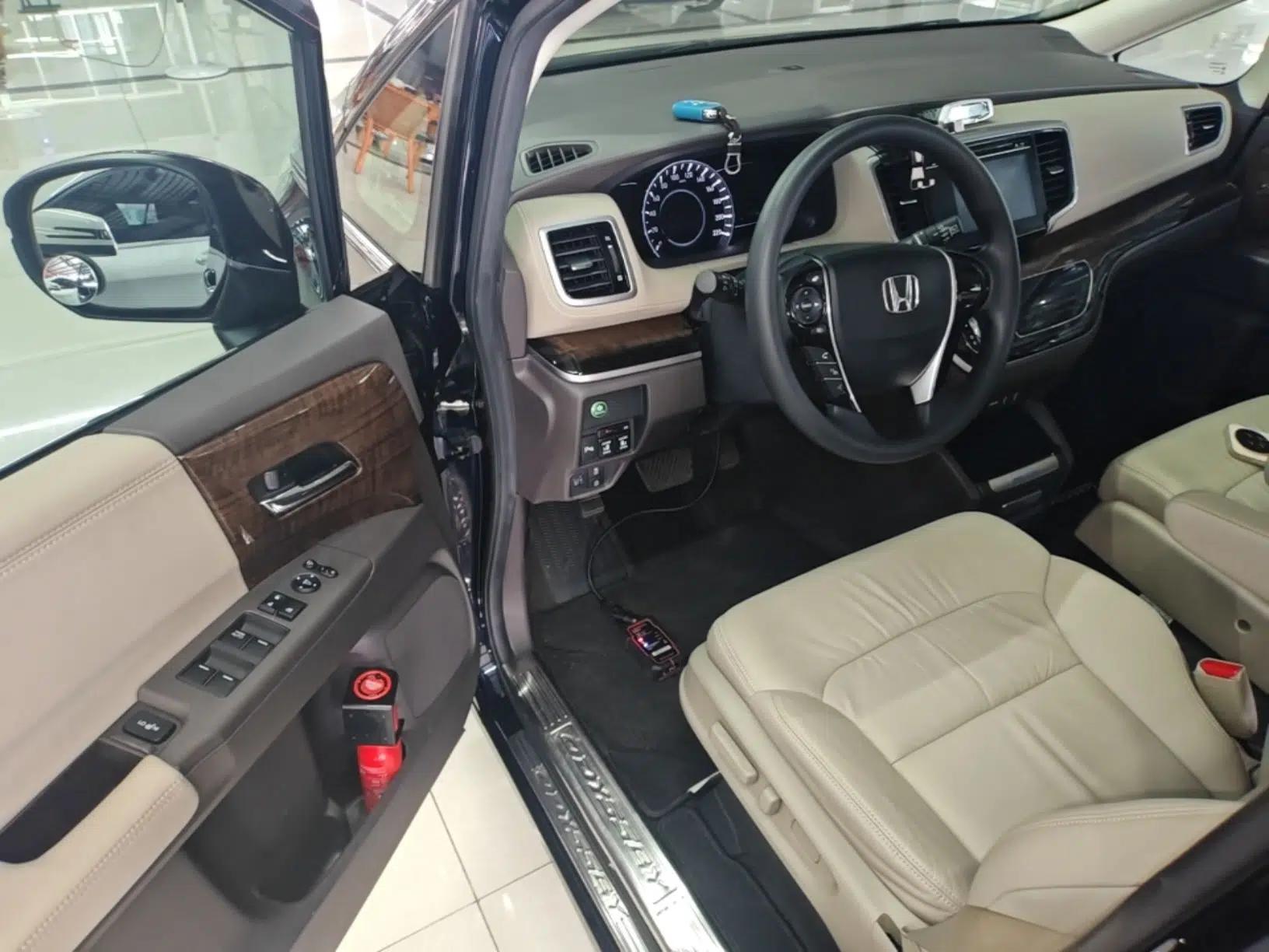 Honda Odyssey 2017 2.4L Luxury Edition — миниатюра 18