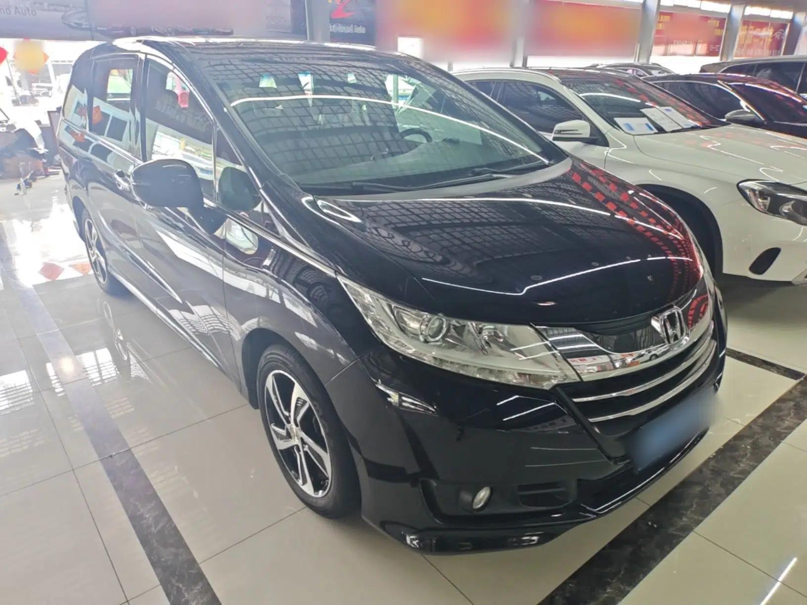 Honda Odyssey 2017 2.4L Luxury Edition — миниатюра 3