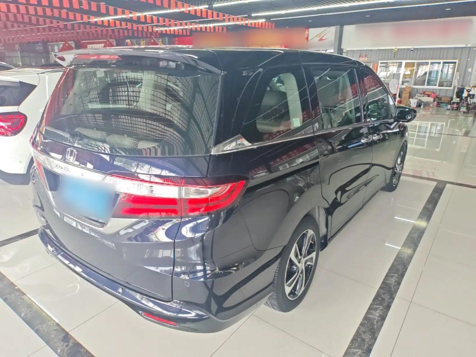 Honda Odyssey 2017 2.4L Luxury Edition — миниатюра 6