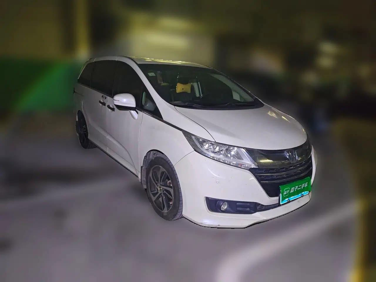 Honda Odyssey 2015 Updated Version 2.4L Smart Edition — миниатюра 3