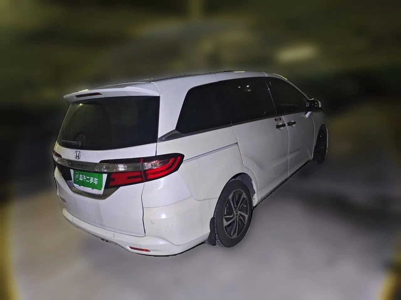 Honda Odyssey 2015 Updated Version 2.4L Smart Edition — миниатюра 6