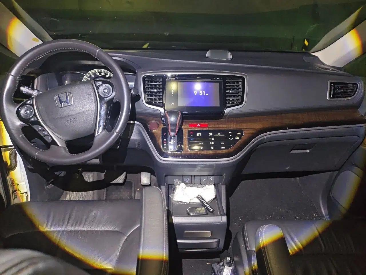 Honda Odyssey 2015 Updated Version 2.4L Smart Edition — миниатюра 9