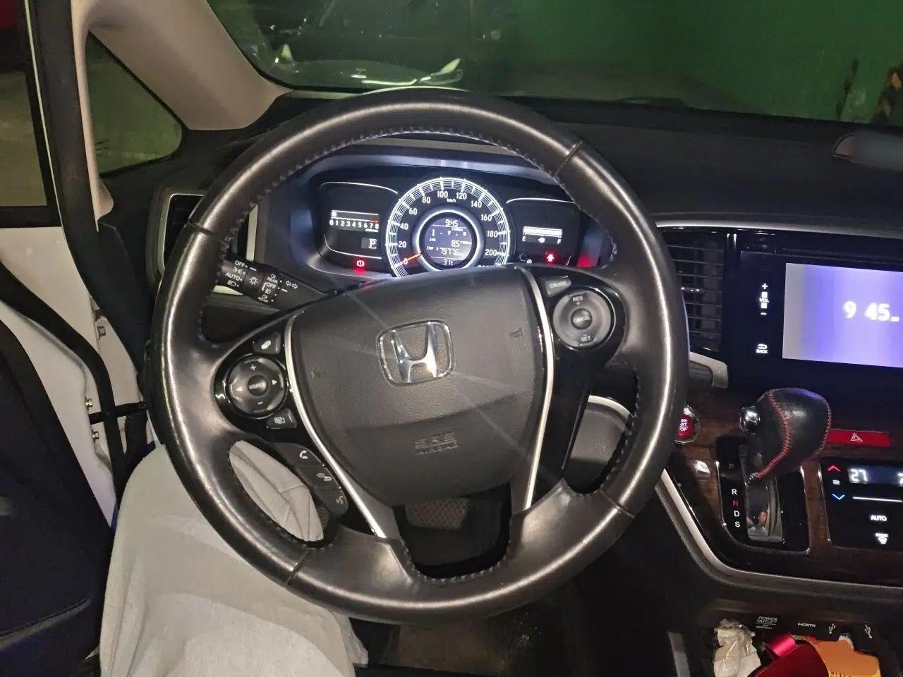 Honda Odyssey 2015 Updated Version 2.4L Smart Edition — миниатюра 10