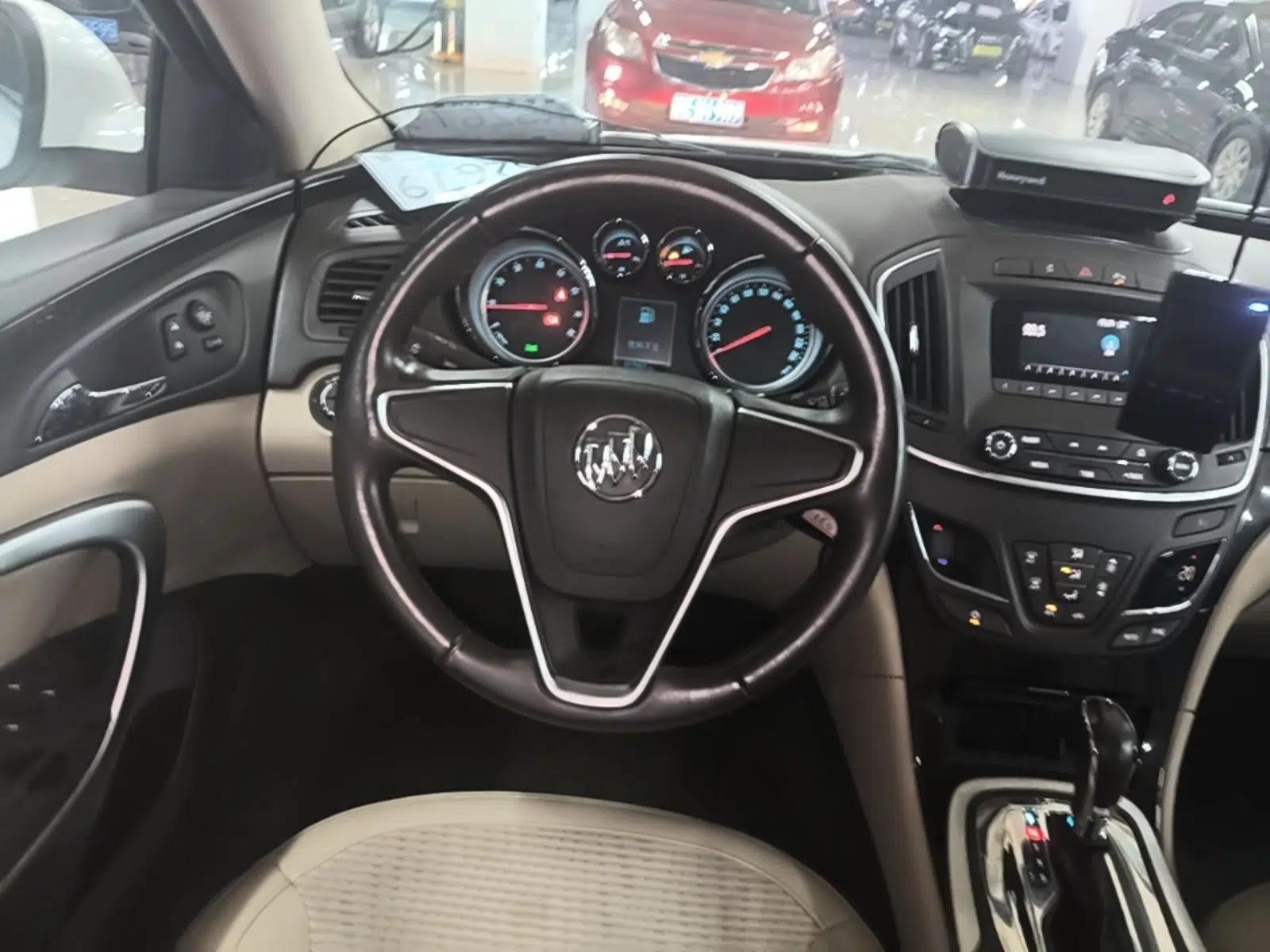 Buick Regal 2015 2.0L Leading Fashion Edition — миниатюра 13