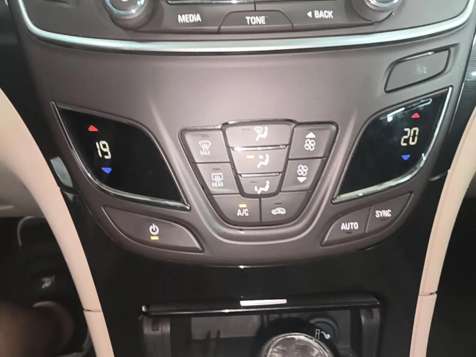 Buick Regal 2015 2.0L Leading Fashion Edition — миниатюра 15