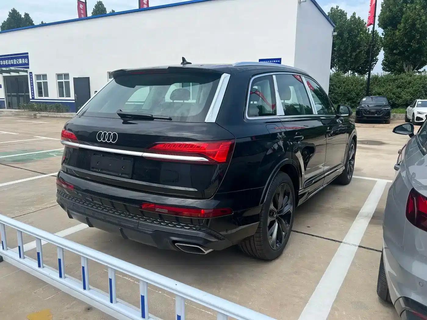 Audi Q7 2025 55 TFSI quattro S line Sport — миниатюра 3