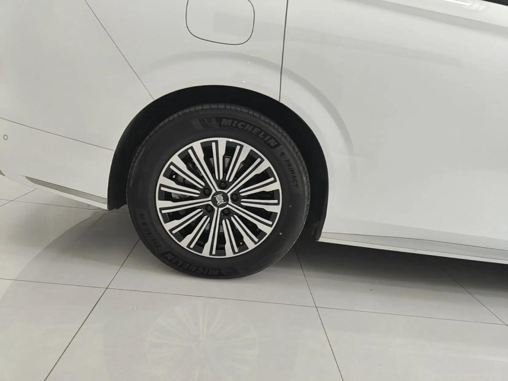 BYD Xia 2025 DM-i 1.5T 180km Beyond Edition — миниатюра 11