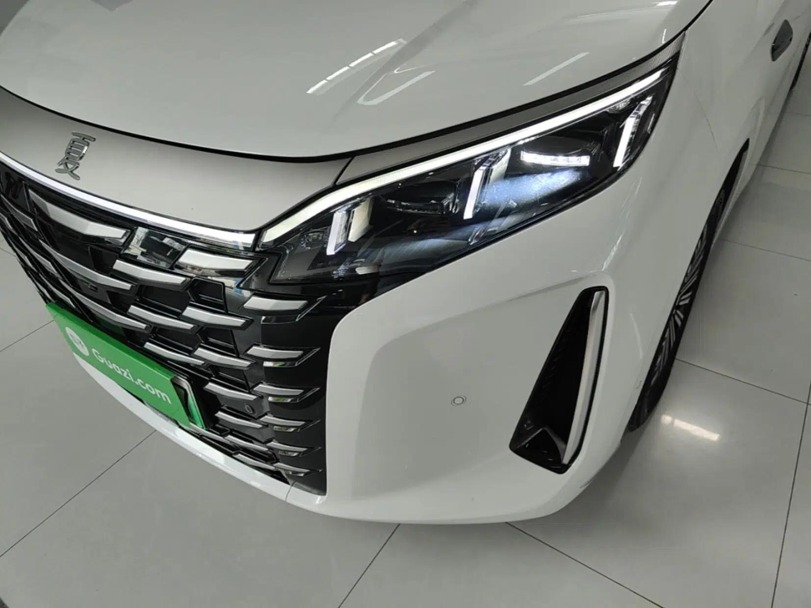 BYD Xia 2025 DM-i 1.5T 180km Beyond Edition — миниатюра 8