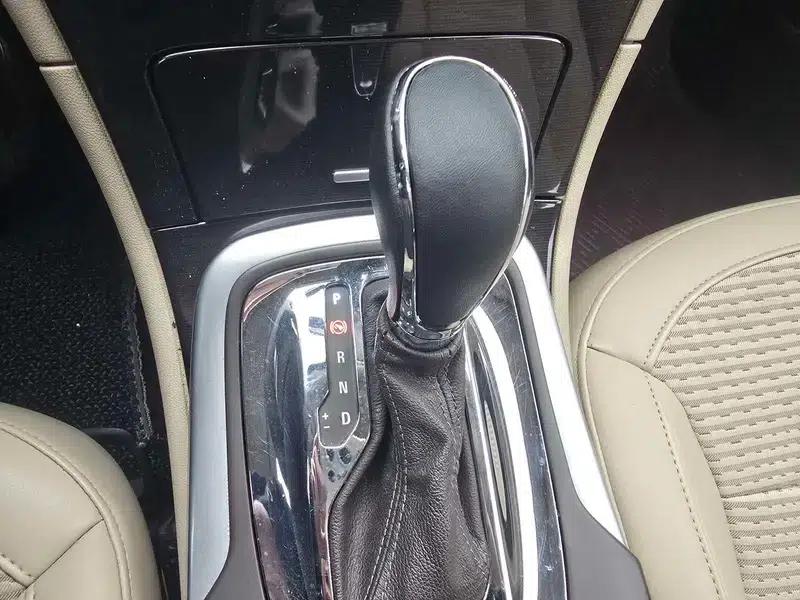 Buick Regal 2015 2.0L Leading Fashion Edition — миниатюра 12