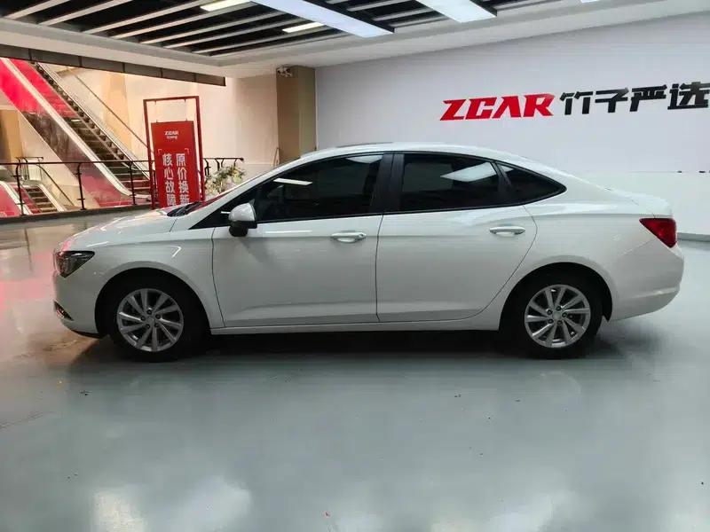 Buick Verano 2017 Sedan 15S Automatic Leading Edition — миниатюра 4