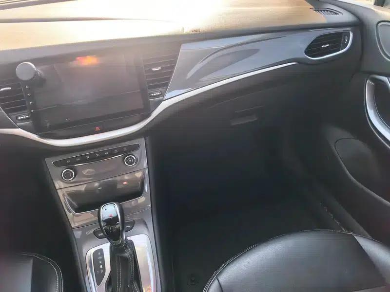Buick Verano 2018 Hatchback 15S Automatic Entry-Level Model — миниатюра 6