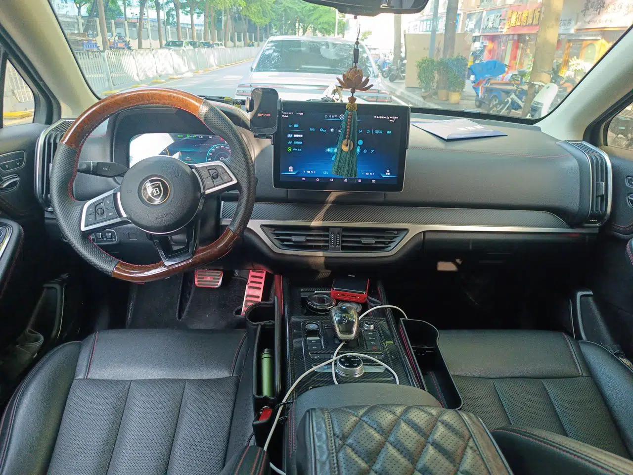 BYD Tang New Energy 2019 DM 2.0T All-Wheel Drive Smart Connectivity Enjoyment Model 7 Seats China VI Standard — миниатюра 9