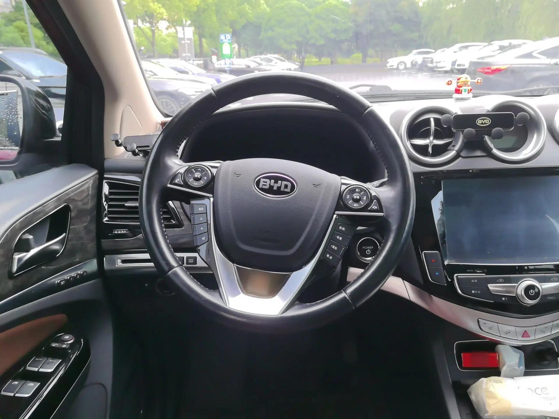 BYD Tang New Energy 2015 2.0T Four-Wheel-Drive Flagship Model — миниатюра 10