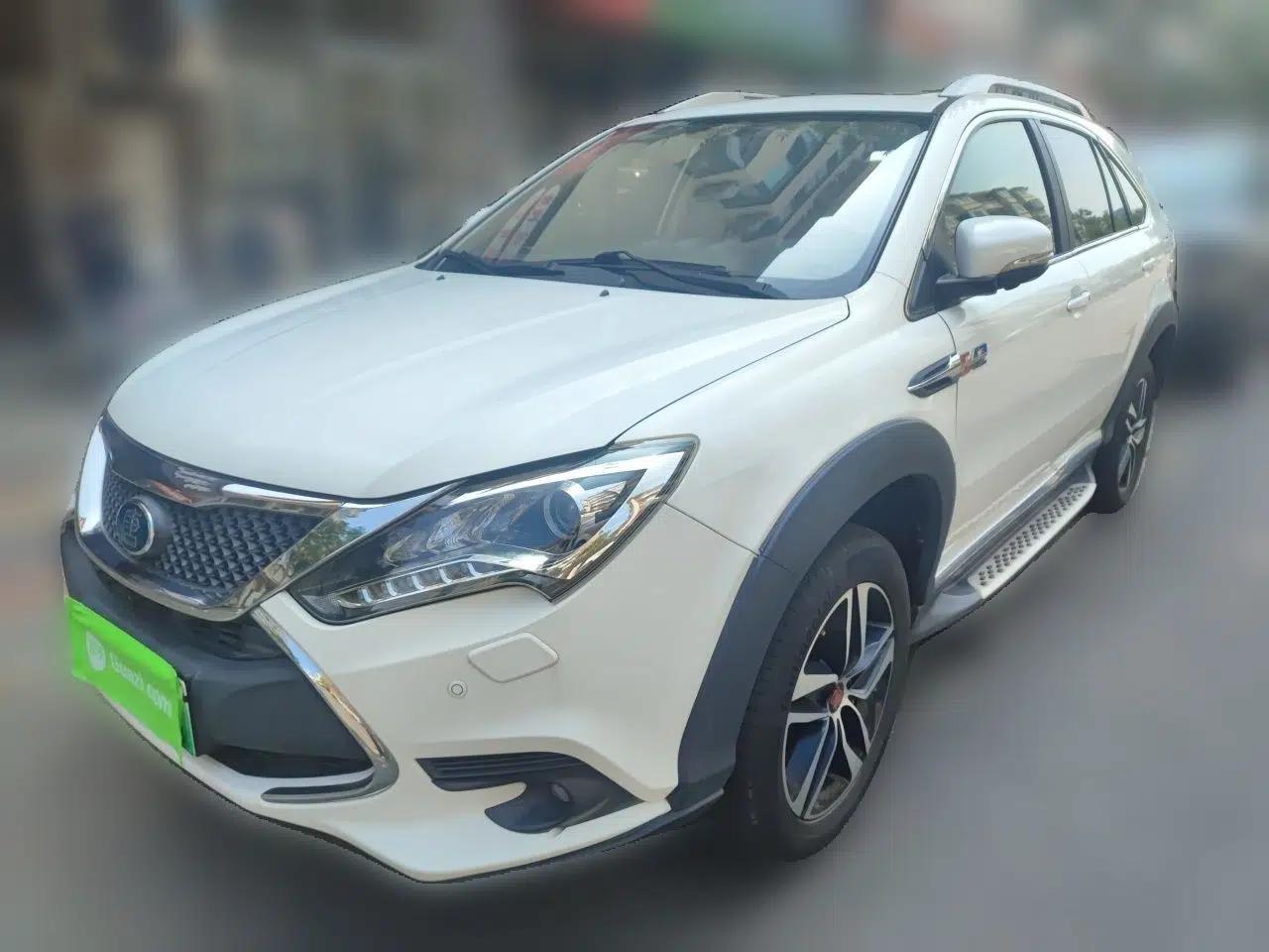 BYD Tang New Energy 2015 2.0T Four-Wheel-Drive Flagship Model — миниатюра 1
