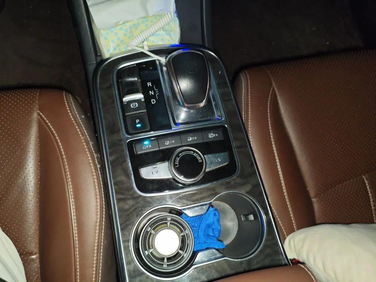 BYD Tang New Energy 2015 2.0T Four-Wheel-Drive Flagship Model — миниатюра 14