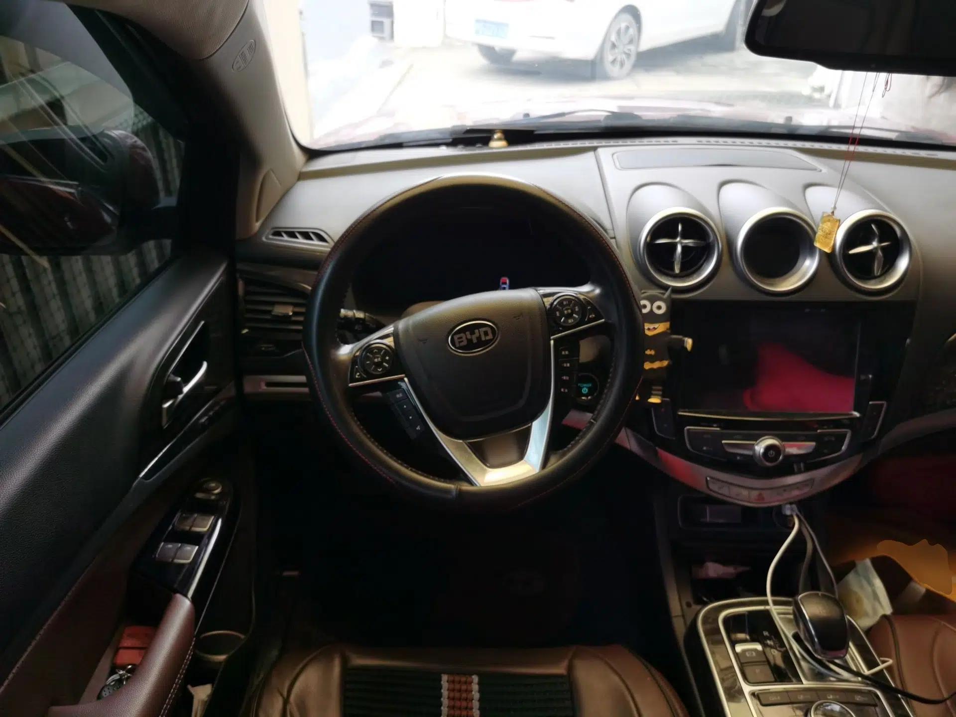 BYD Tang New Energy 2015 2.0T Four-Wheel-Drive Flagship Model — миниатюра 10
