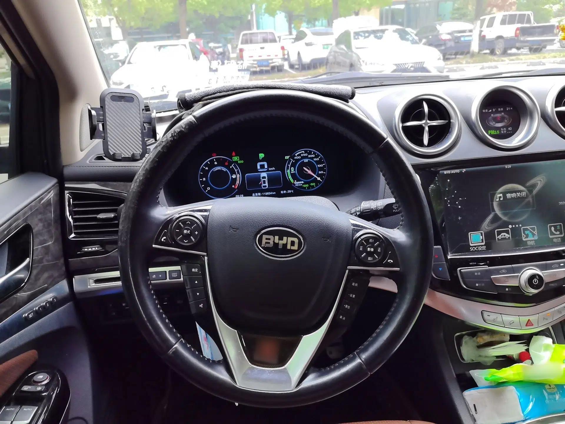 BYD Tang New Energy 2015 2.0T Four-Wheel-Drive Flagship Model — миниатюра 10