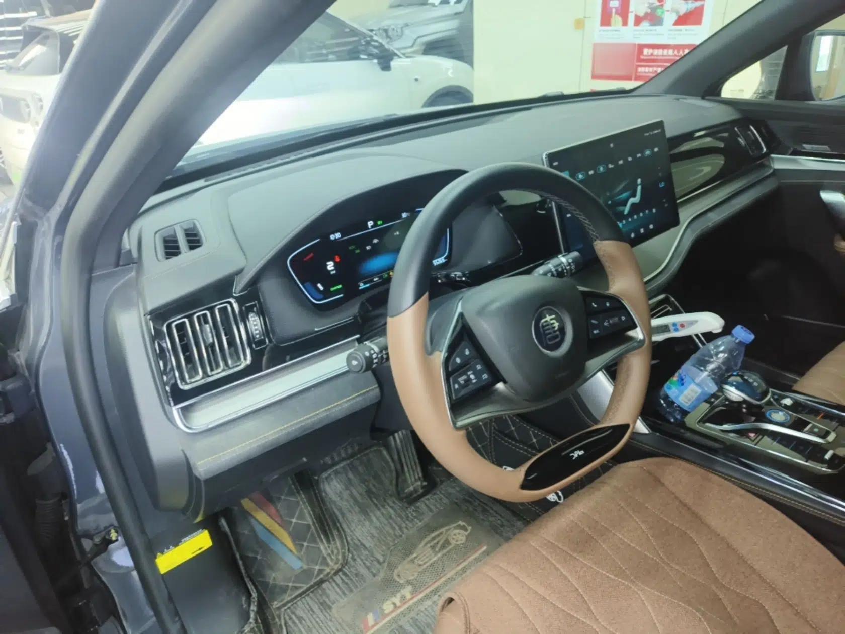 BYD Tang New Energy 2021 DM-i 112KM Prestige Model — миниатюра 12
