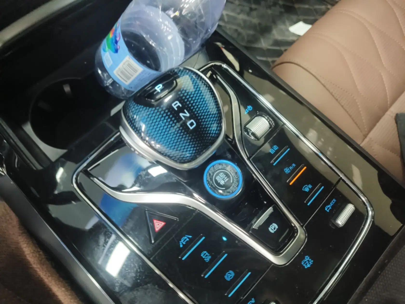 BYD Tang New Energy 2021 DM-i 112KM Prestige Model — миниатюра 16