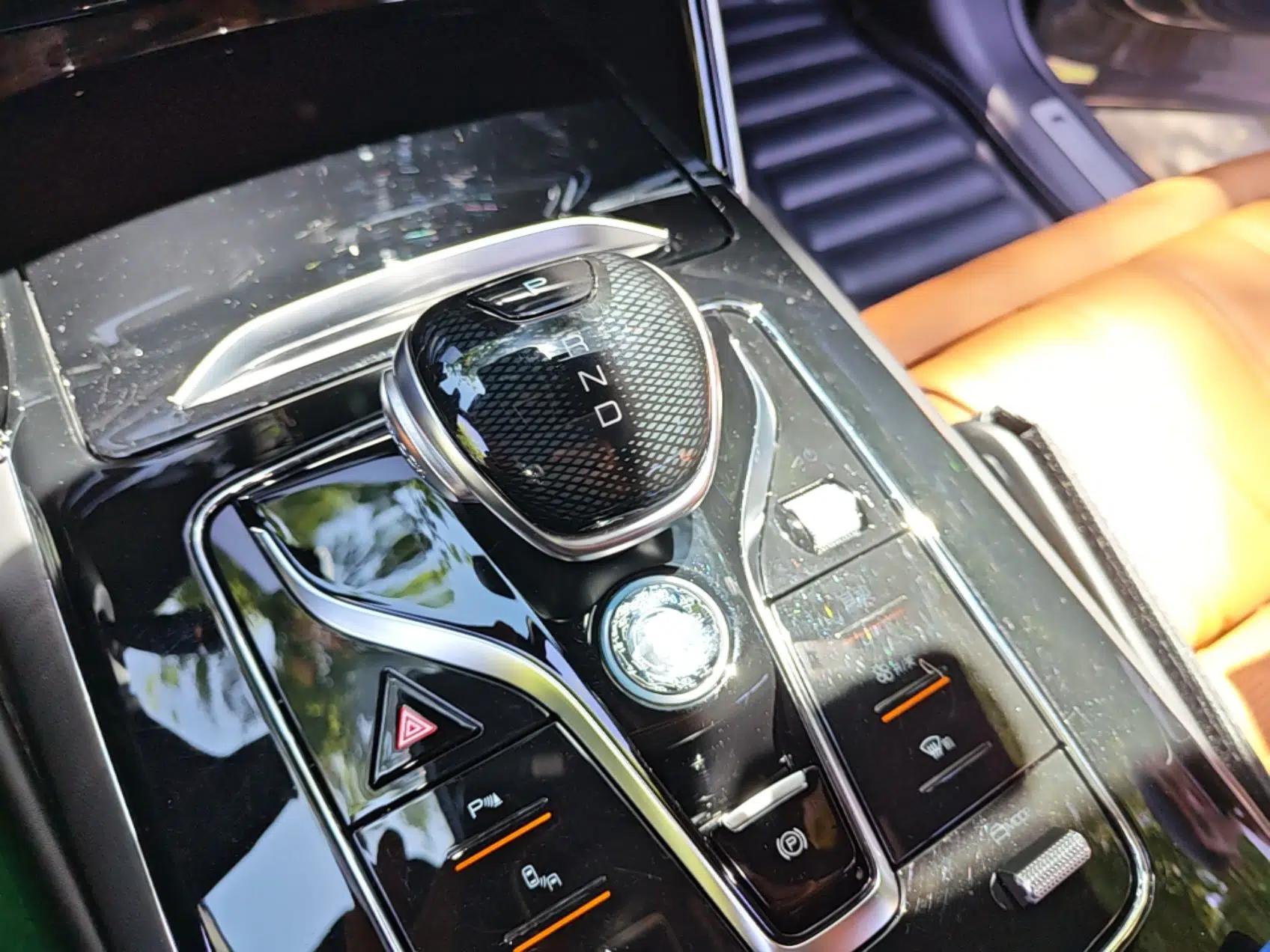 BYD Tang New Energy 2022 DM-i 252km Luxury Model — миниатюра 11
