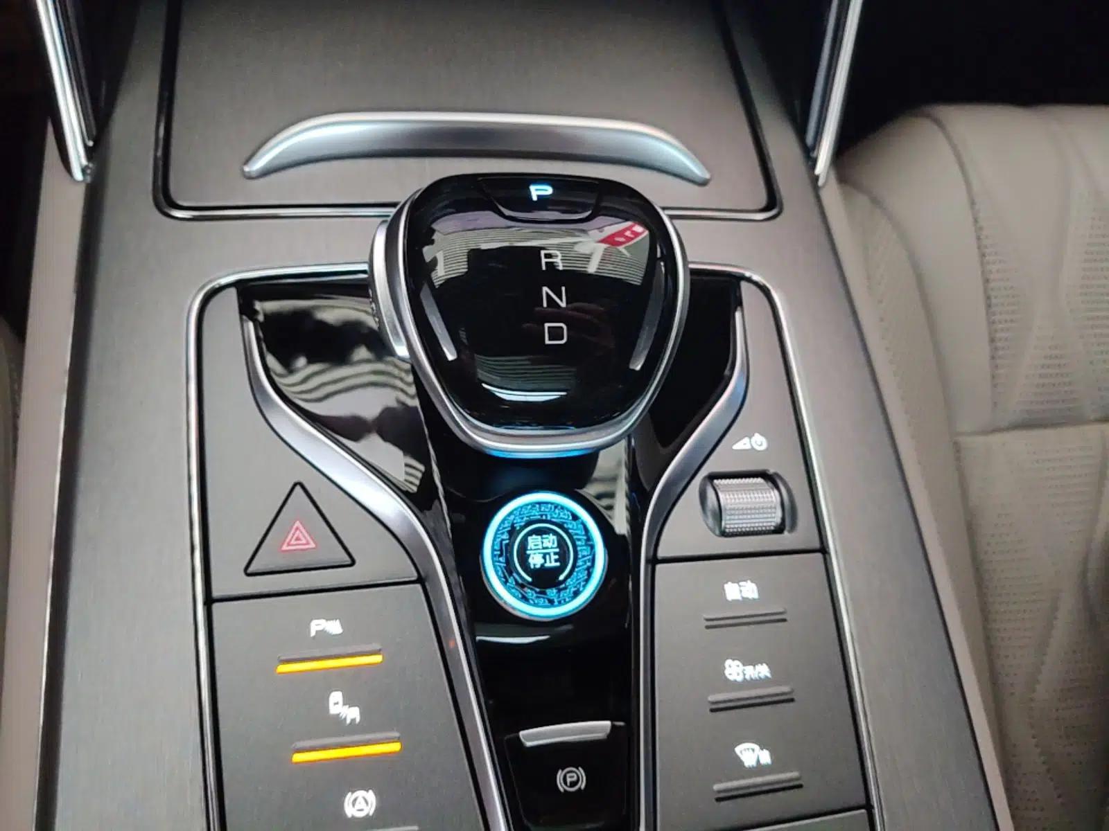 BYD Tang New Energy 2024 DM-i Glory Edition 112KM Prestige Model — миниатюра 16