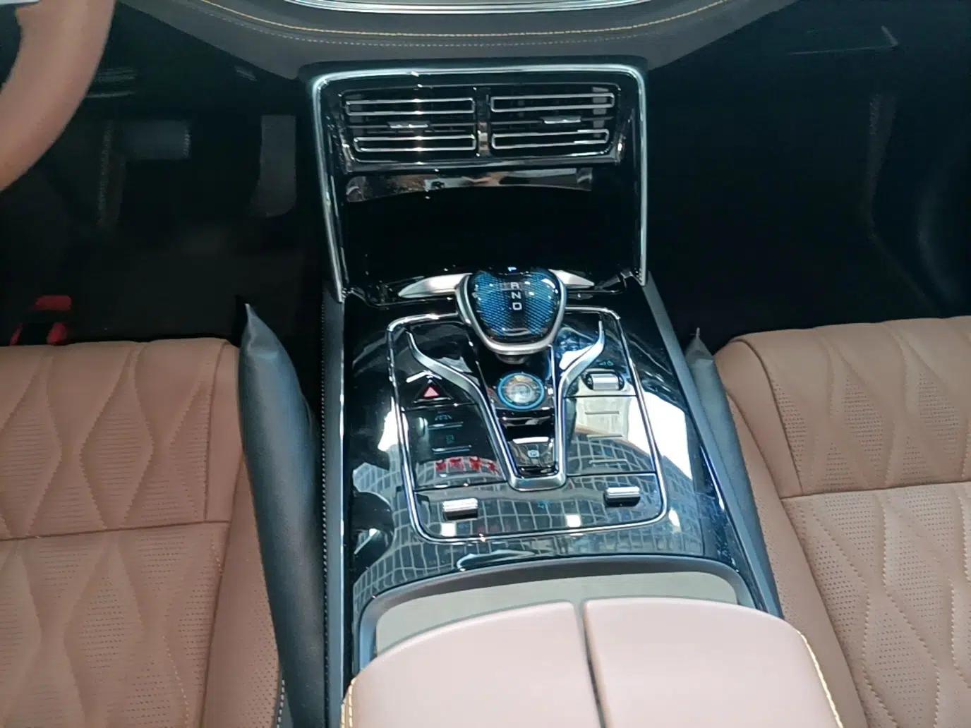 BYD Tang New Energy 2021 DM-i 112KM Prestige Model — миниатюра 16