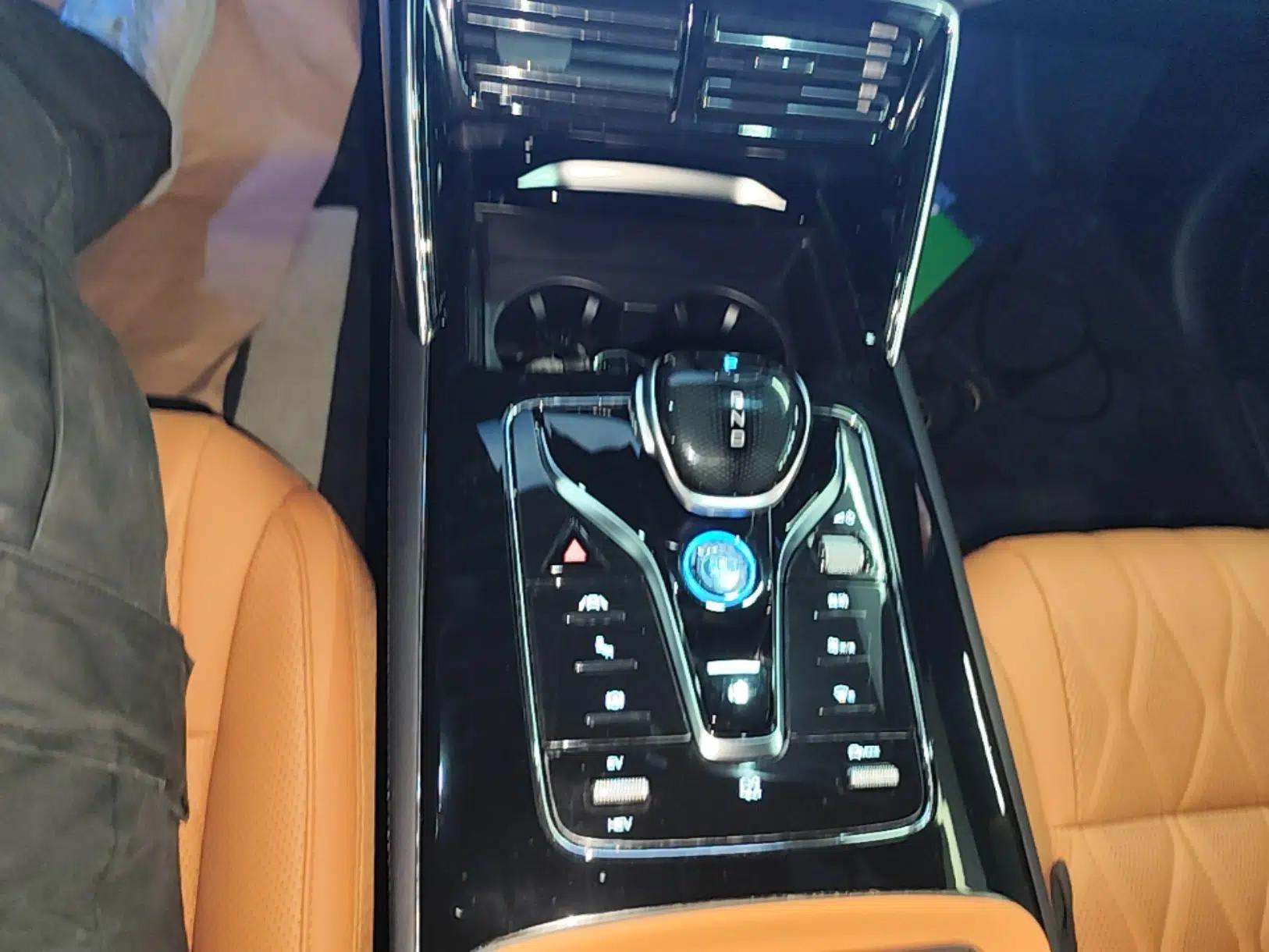 BYD Tang New Energy 2023 DM-i Champion Edition 112KM Prestige Model — миниатюра 21